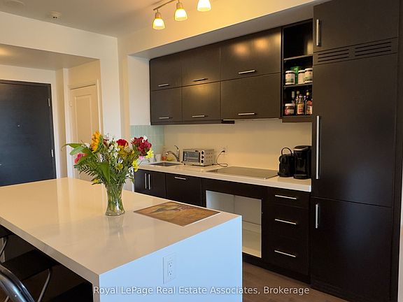 4th image of 1080 Bay St #705