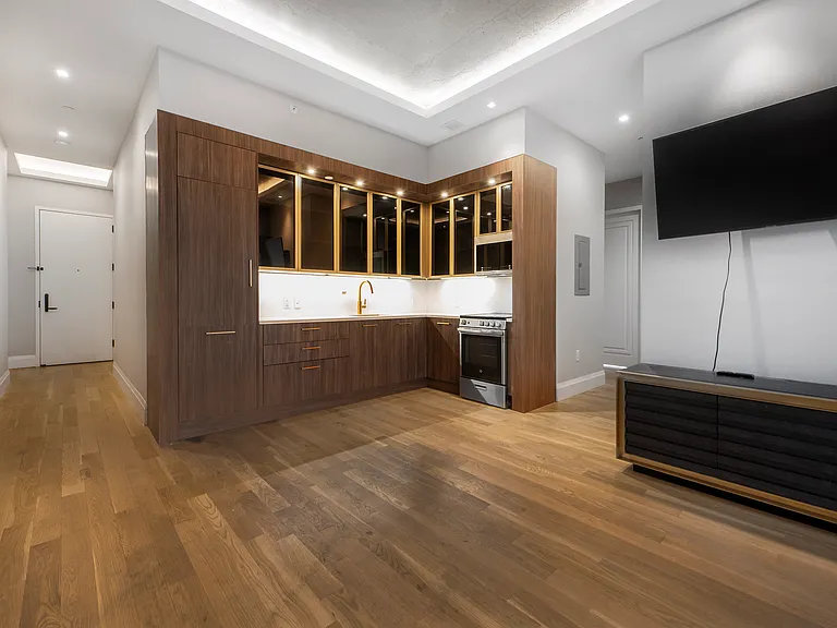 329 Gates Ave #602 — Photo 4