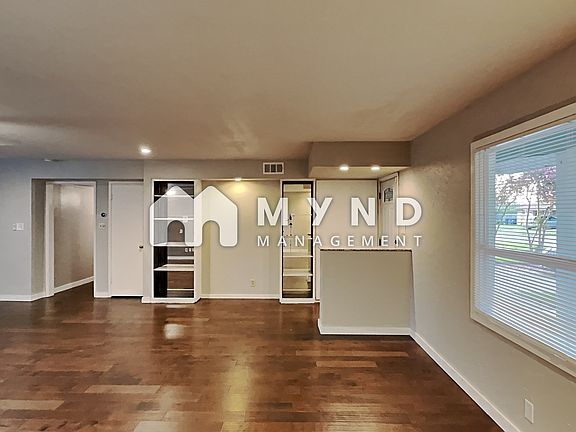 4th image of 3328 High Vista Dr