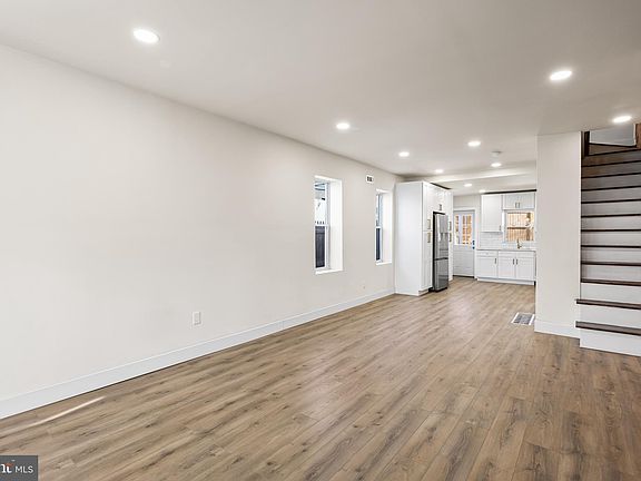 3rd image of 609 N Pallas St
