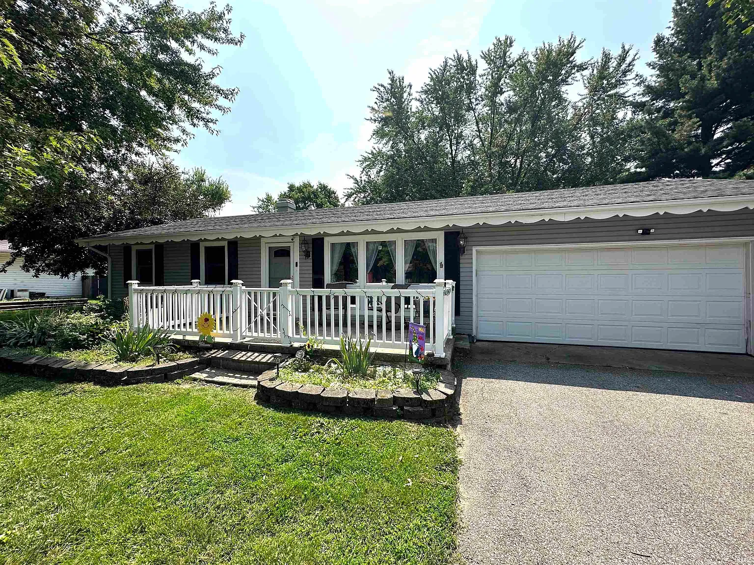 2015 Westgate Dr photo 1