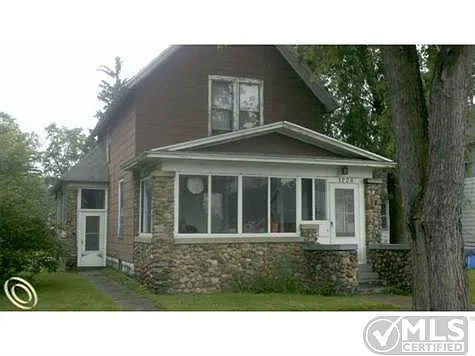1226 Gillett St photo 1
