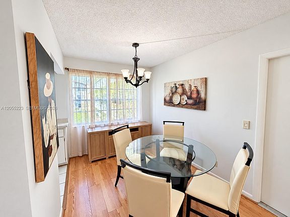 4th image of 312 Mansfield Dr #H