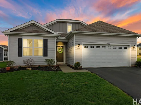 1200 Redtail Cir, Woodstock, IL 60098