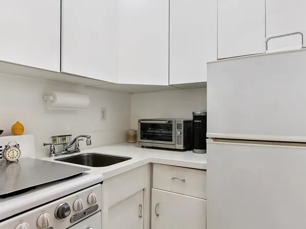 530 East 84th Street 5C image 6 of 6