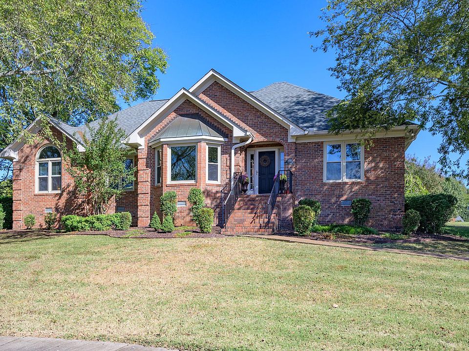 1st image of 707 Prince Edward Ct