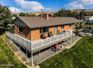 1390 Gibson Rd, Selah, WA 98942