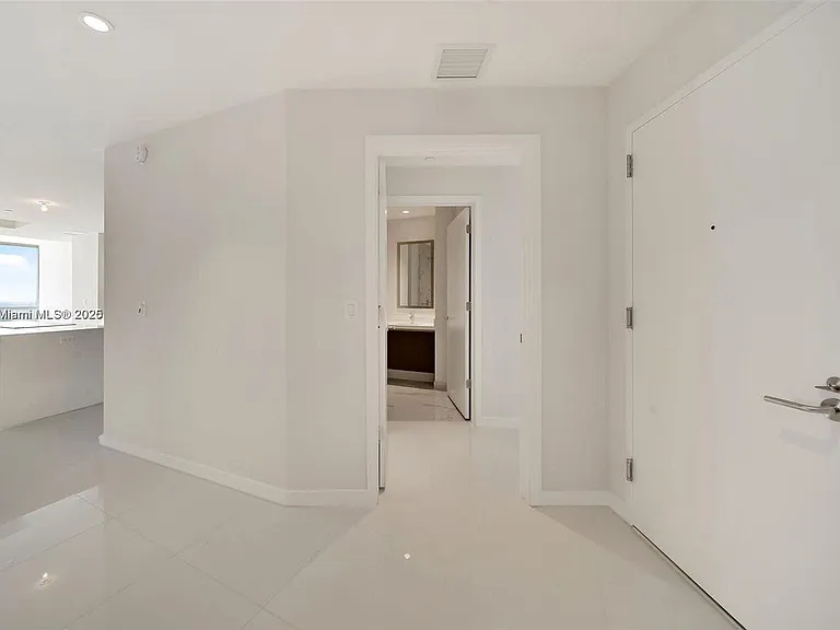 851 NE 1st Ave #12 — Photo 27