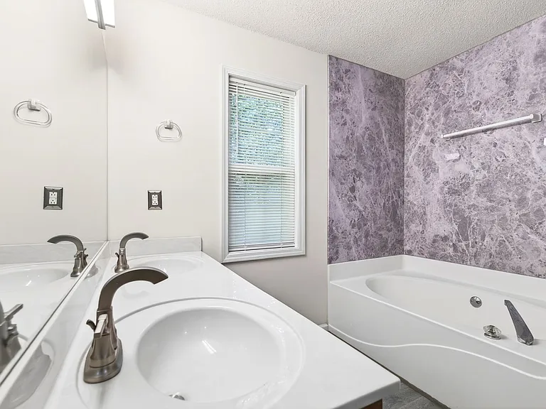 3212 Pagoda Trce — Photo 3