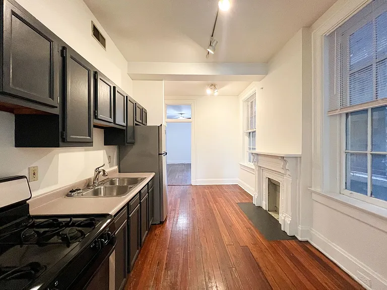 1435 Main St — Photo 9
