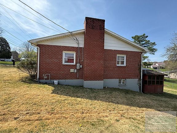 3rd image of 903 Low Gap Rd
