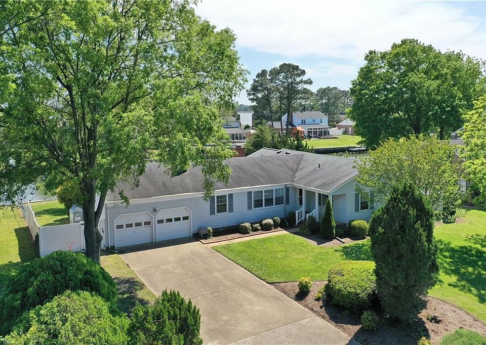 1st image of 10 Lakeview Dr