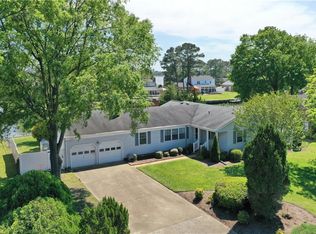 10 Lakeview Dr, Poquoson, VA 23662