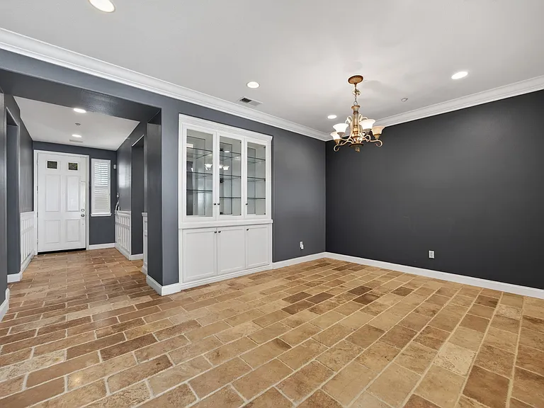 2906 Naples Dr — Photo 10
