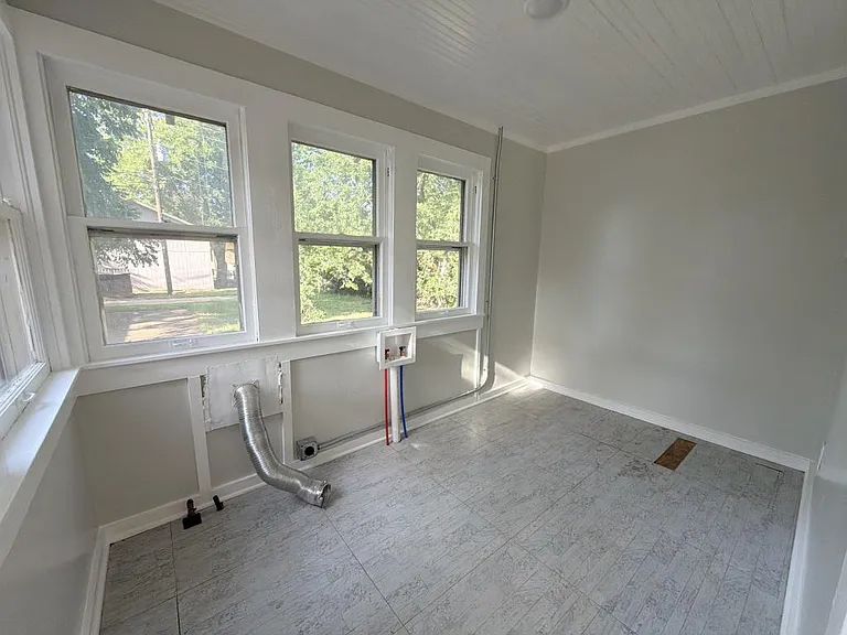 1721 Elizabeth Ave — Photo 6