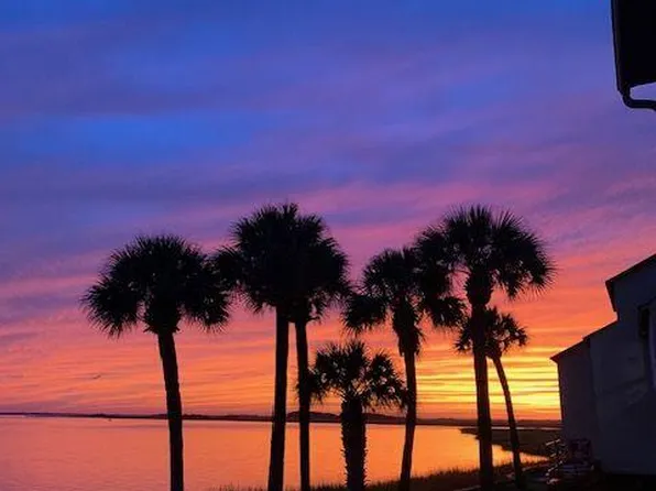 70 W Mariners Cay Dr, Charleston, SC 29412