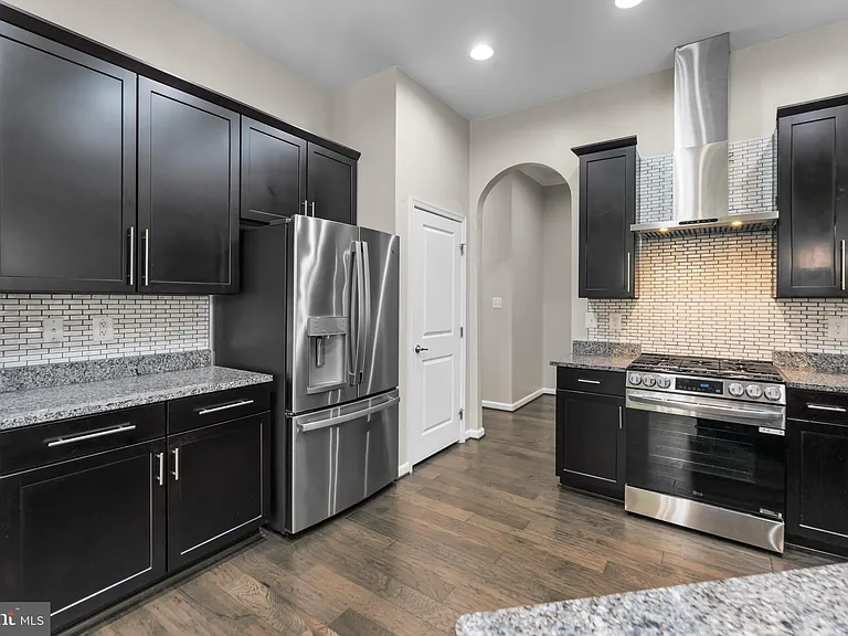 7570 Arundel Woods Dr — Photo 32