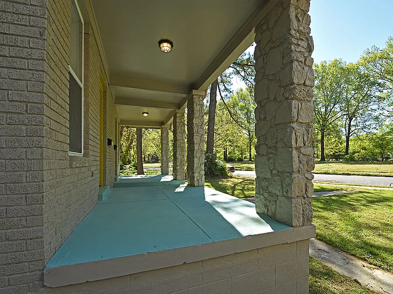 1556 Tutwiler Ave — Photo 2