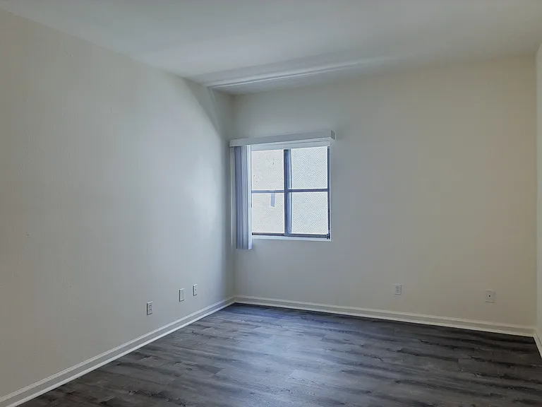 10205 Samoa Ave #104 — Photo 16
