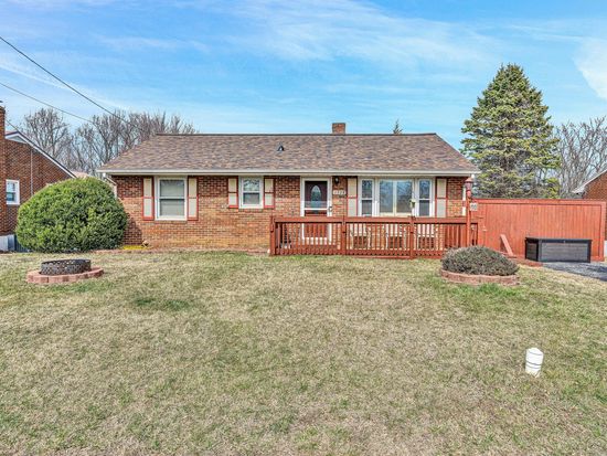 1723 Victoria St, Salem, VA 24153