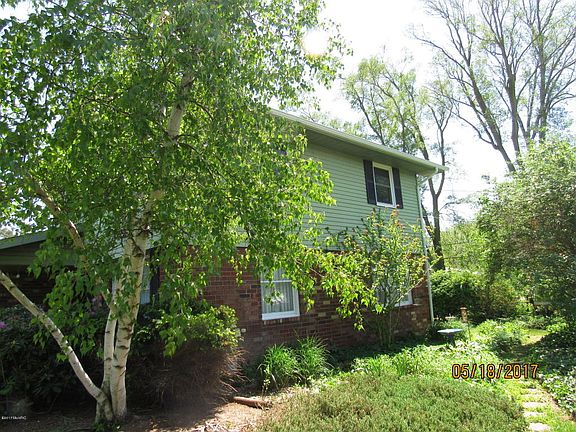 2nd image of 3776 Stadium Dr