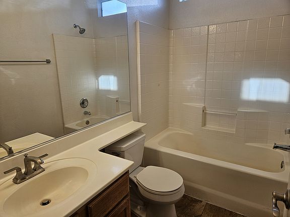 4th image of 3136 Extravagant Ave