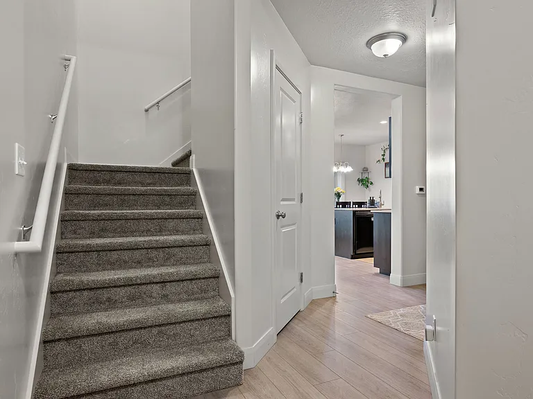 768 N Old Fort Dr — Photo 5
