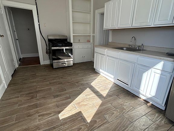 2nd image of 244 Vermont Ave #2