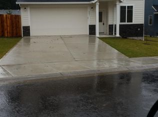 881 SE Wyam Ct, Cascade Locks, OR 97014