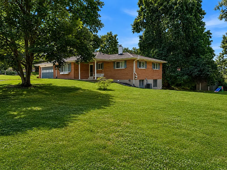 8912 E Plain Dr — Photo 2