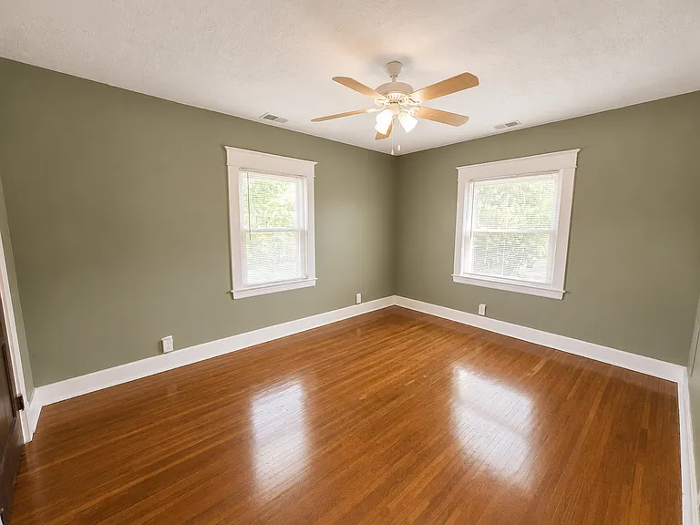 1801 Roanoke Ave — Photo 2