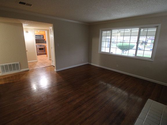 4th image of 2467 Shilshone Cir