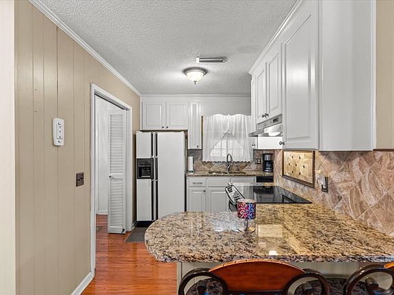 5th image of 106 Sundale Dr