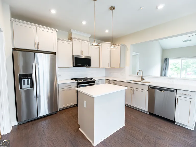 57 Robertson Ave — Photo 10