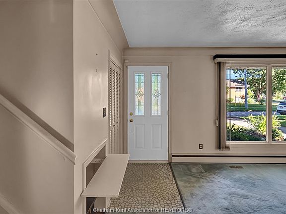3rd image of 6 Macmillan Ct