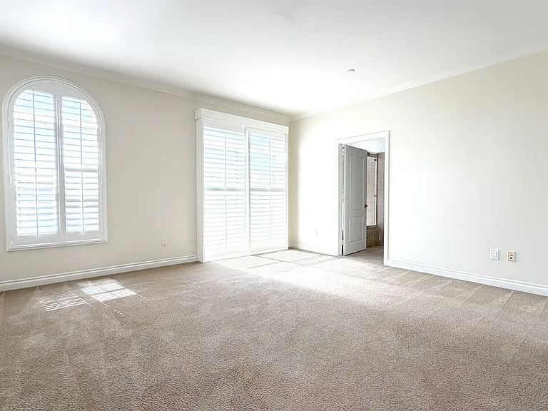 956 S Wilton Pl #401 — Photo 11