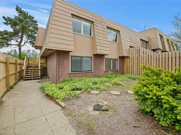 6750 School St Unit 1201, Windsor Heights, IA 50324