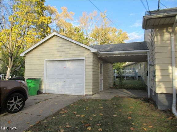 3rd image of 285 Marion Dr