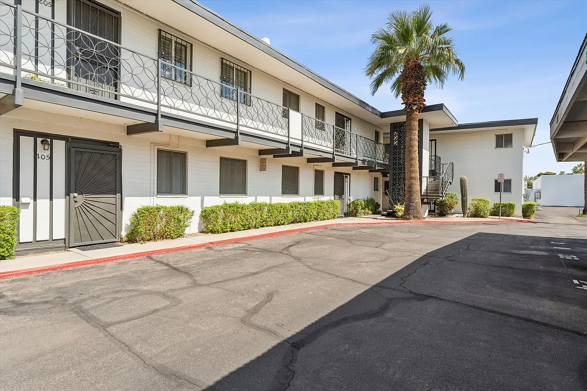 Building Photo - 3242 E Camelback Rd #105