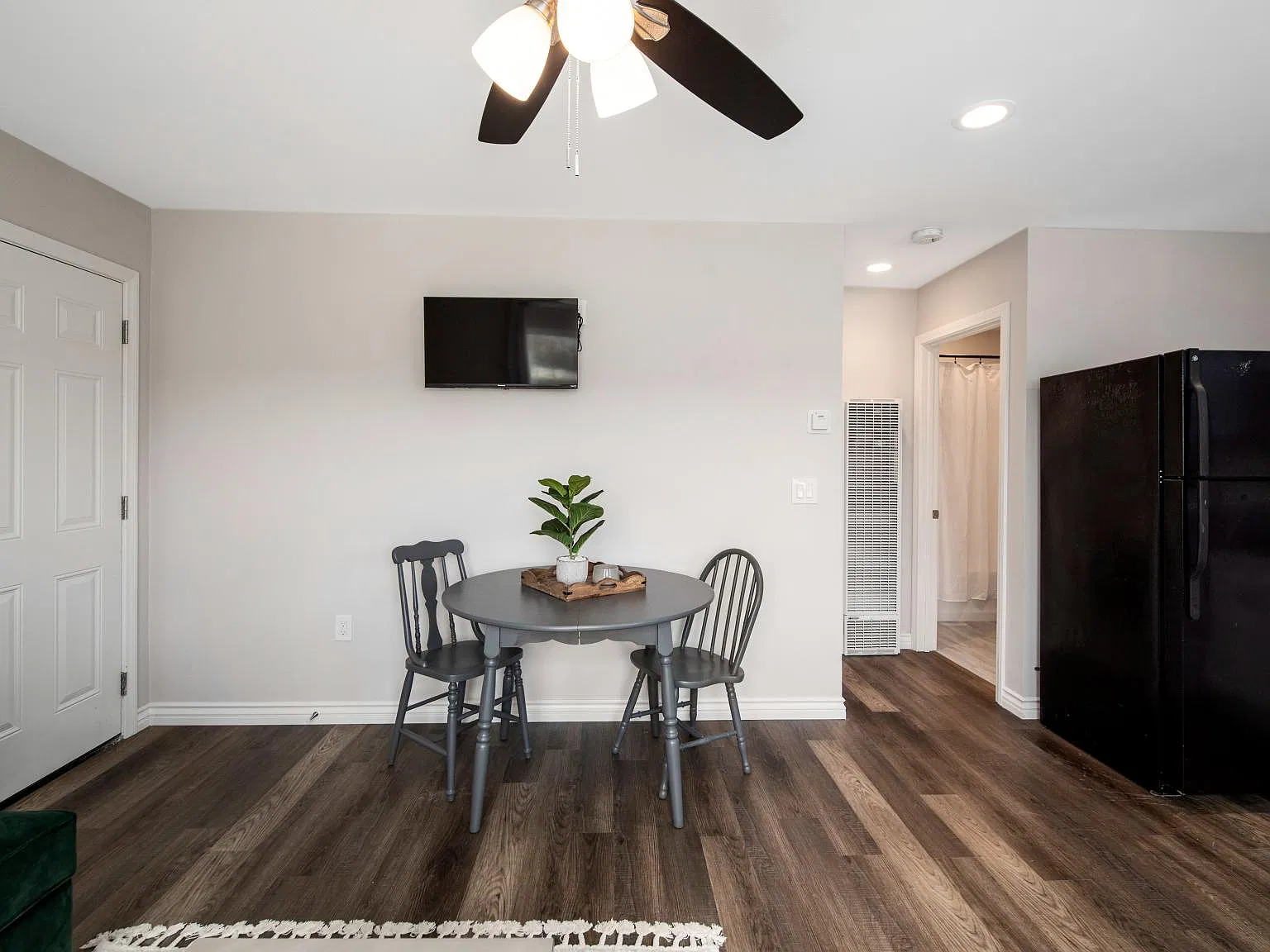 1 bed, 400 sqft, $1,800 — Photo 4