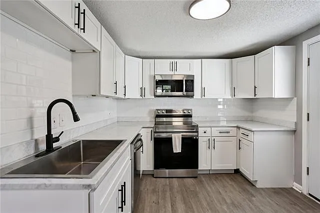 3 bed, 1192 sqft, $2,000 — Photo 3