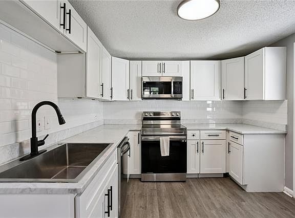 3rd image of 4531 Paris Ave