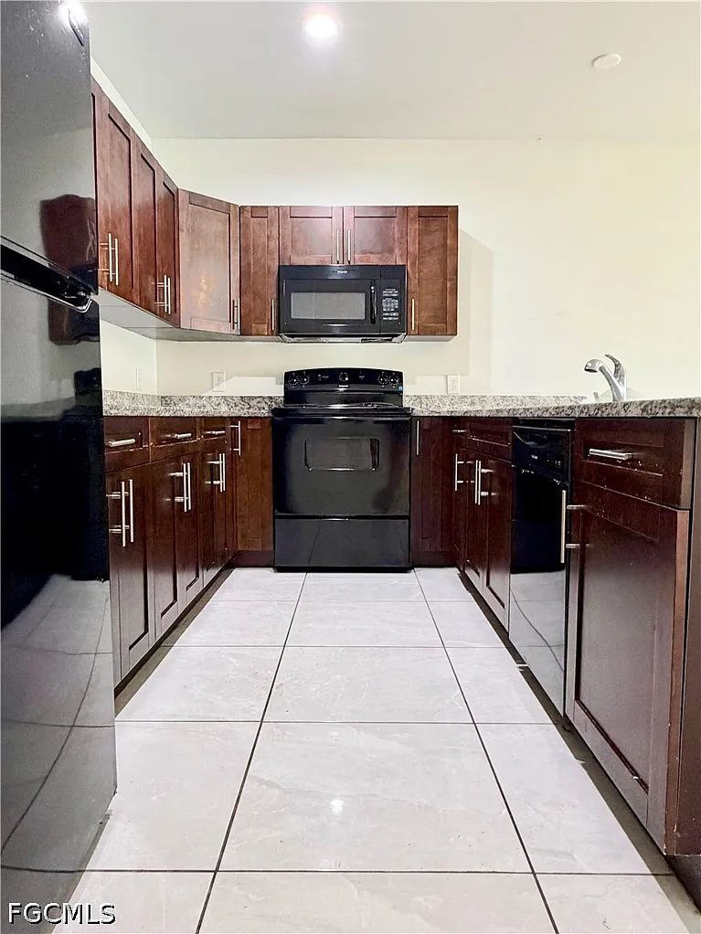 2 bed, 2.0 bath, 1199 sqft, $1,650 — Photo 2