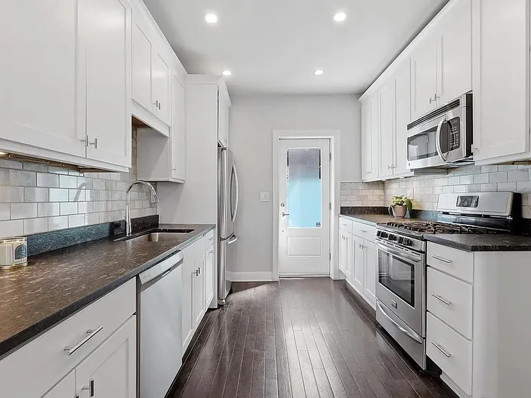 308 Roseberry St — Photo 5