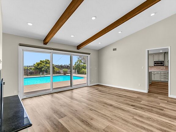 4th image of 1165 Catalina Blvd