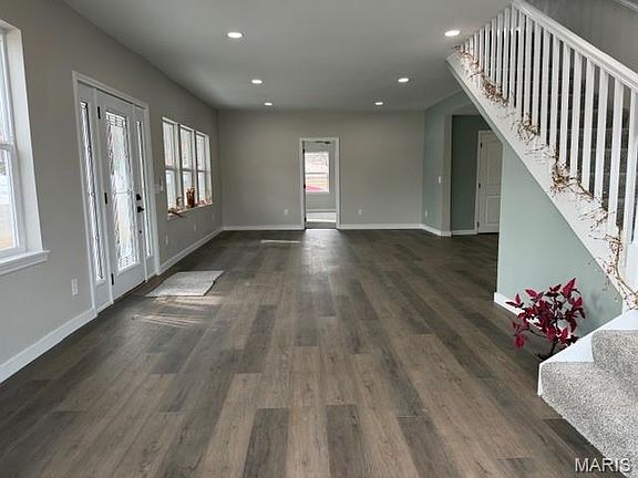 4th image of 415 S Main St