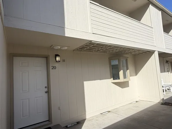 1050 NE Butler Market Rd APT 20, Bend, OR 97701