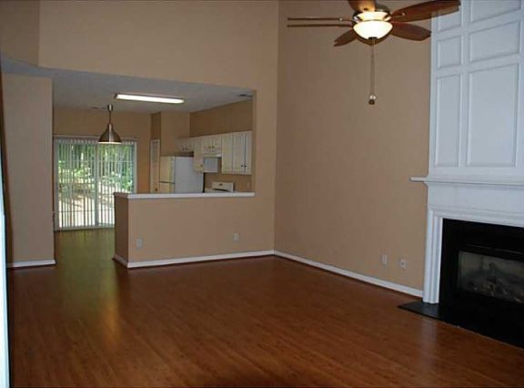 3rd image of 102 Kenninghall Dr SE