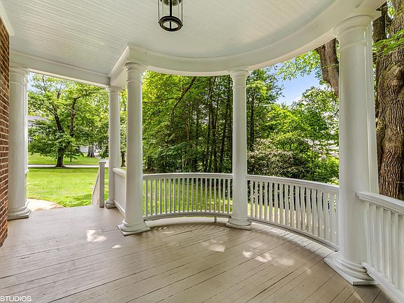3rd image of 34 Croton Ave