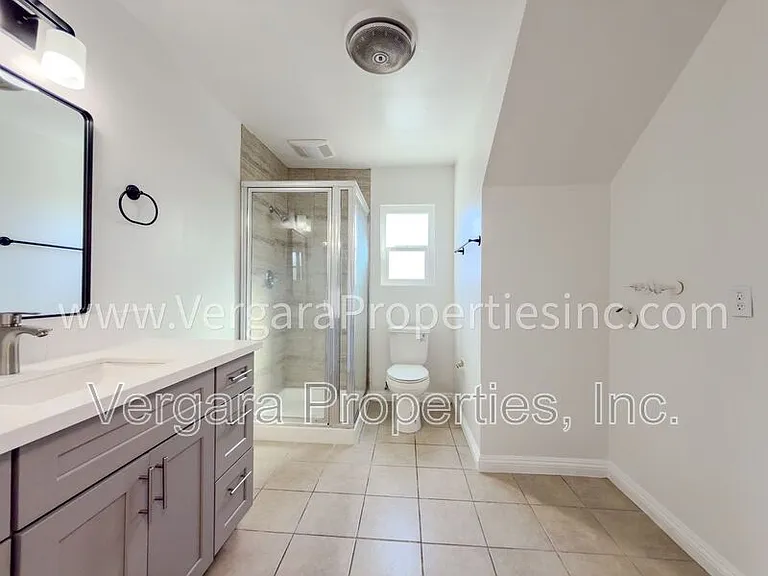 18012 Manhattan Pl — Photo 19